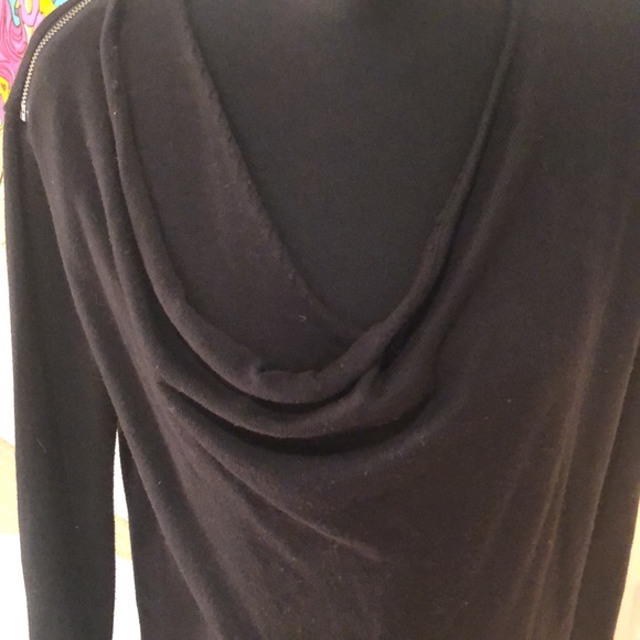 Black overlap sweater. - Picture 3 of 7